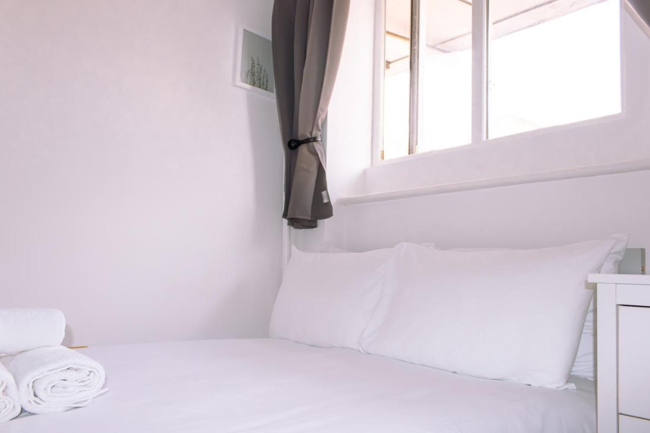Nice 4 Bedroom Apartment Near City Centre 2-Min Walk To Metro !! Business & Family Friendly!! London Exterior photo